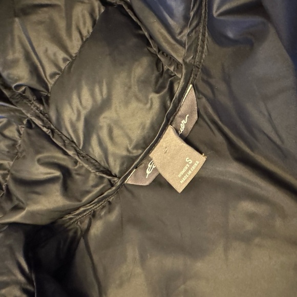 Eddie Bauer Women's Black Puffer Jacket - Picture 6 of 10